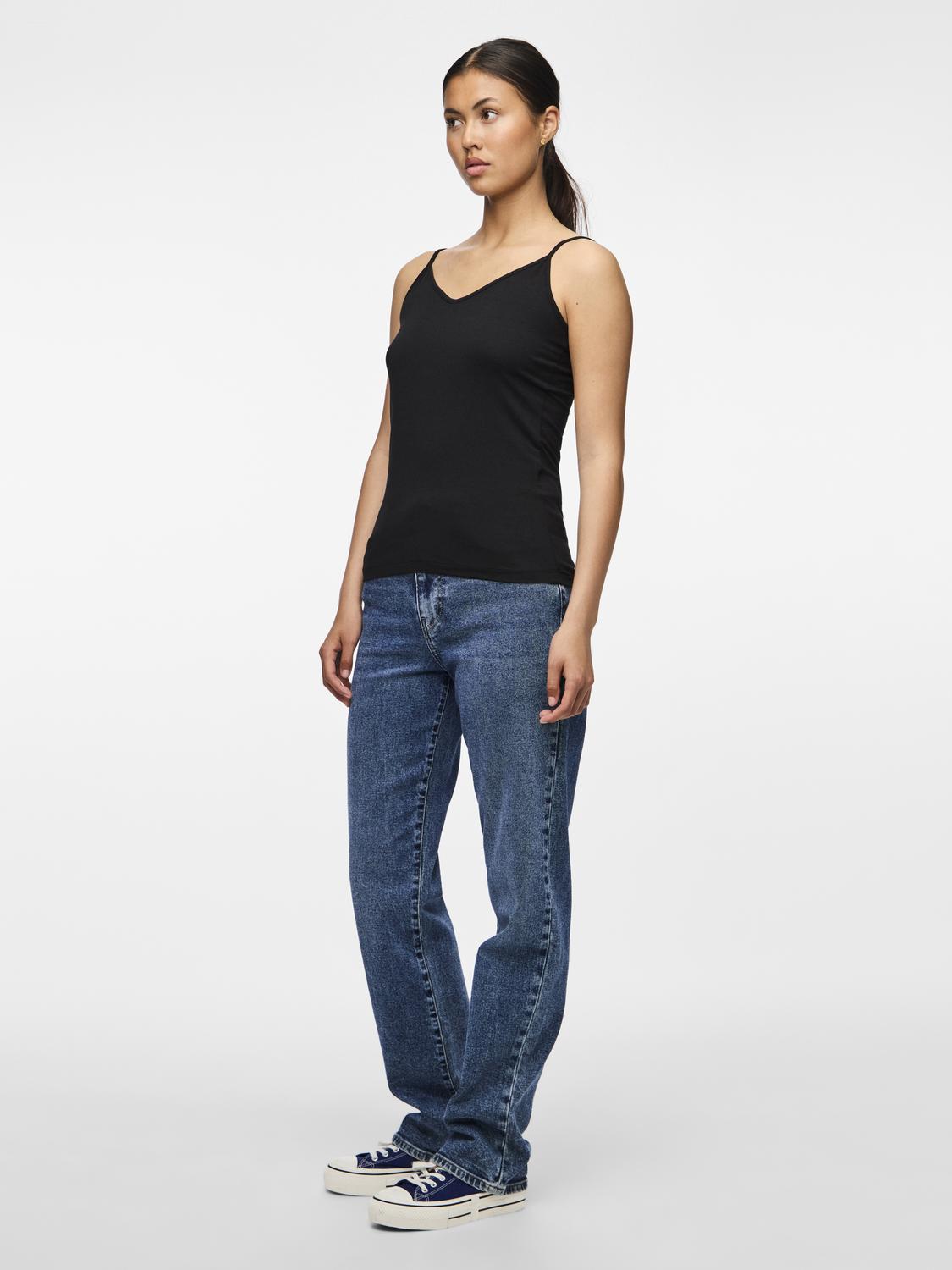 model_shot-front_full